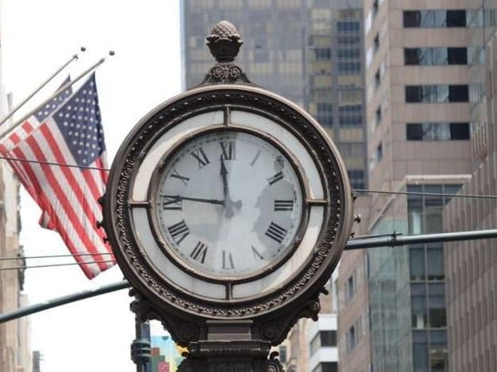 Chicago chậm hơn Việt Nam 12 giờ khi áp dụng Central Daylight Time