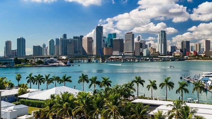 Thời gian ở Florida tính theo giờ Miền Đông và miền Trung tùy từng khu vực