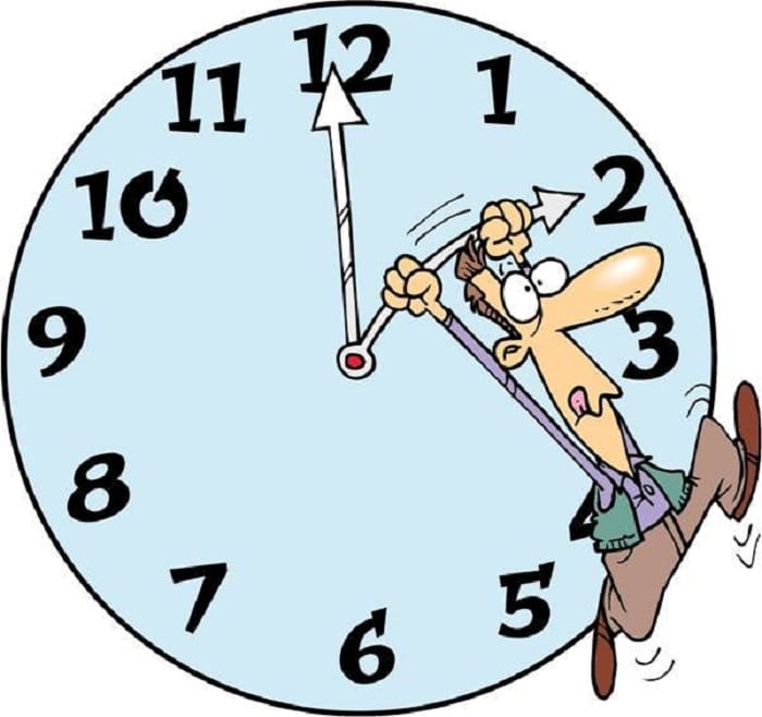 Anh áp dụng quy ước về Giờ tiết kiệm ánh sáng ban ngày