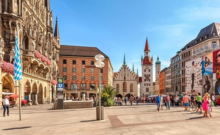 Munich là trung tâm hành chính của bang Bavaria, Đức