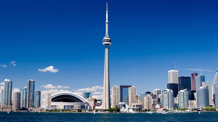 Toronto là thành phố lớn nhất Canada với nền kinh tế phát triển năng động