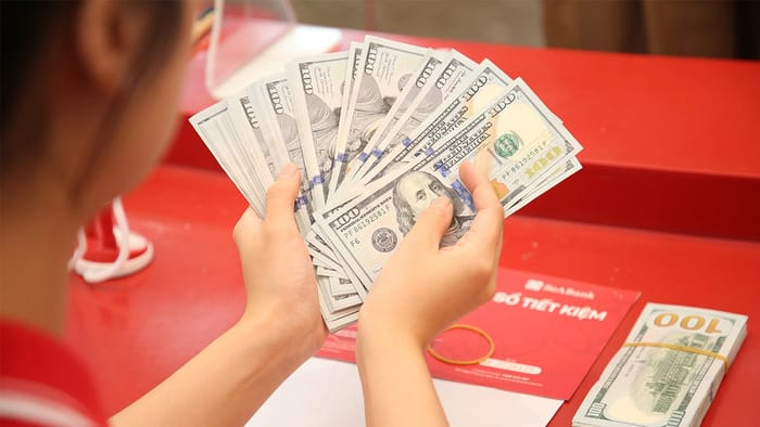 Việc hiểu rõ 100 đô Mỹ bằng bao nhiêu tiền Việt có nghĩa như thế nào?