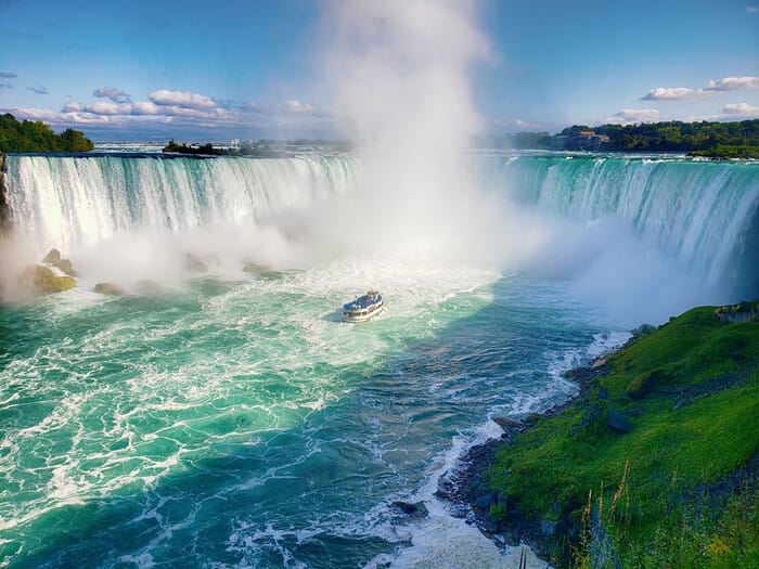 Thác Twin được nằm trên biên giới British Columbia- Canada và Alaska - Mỹ